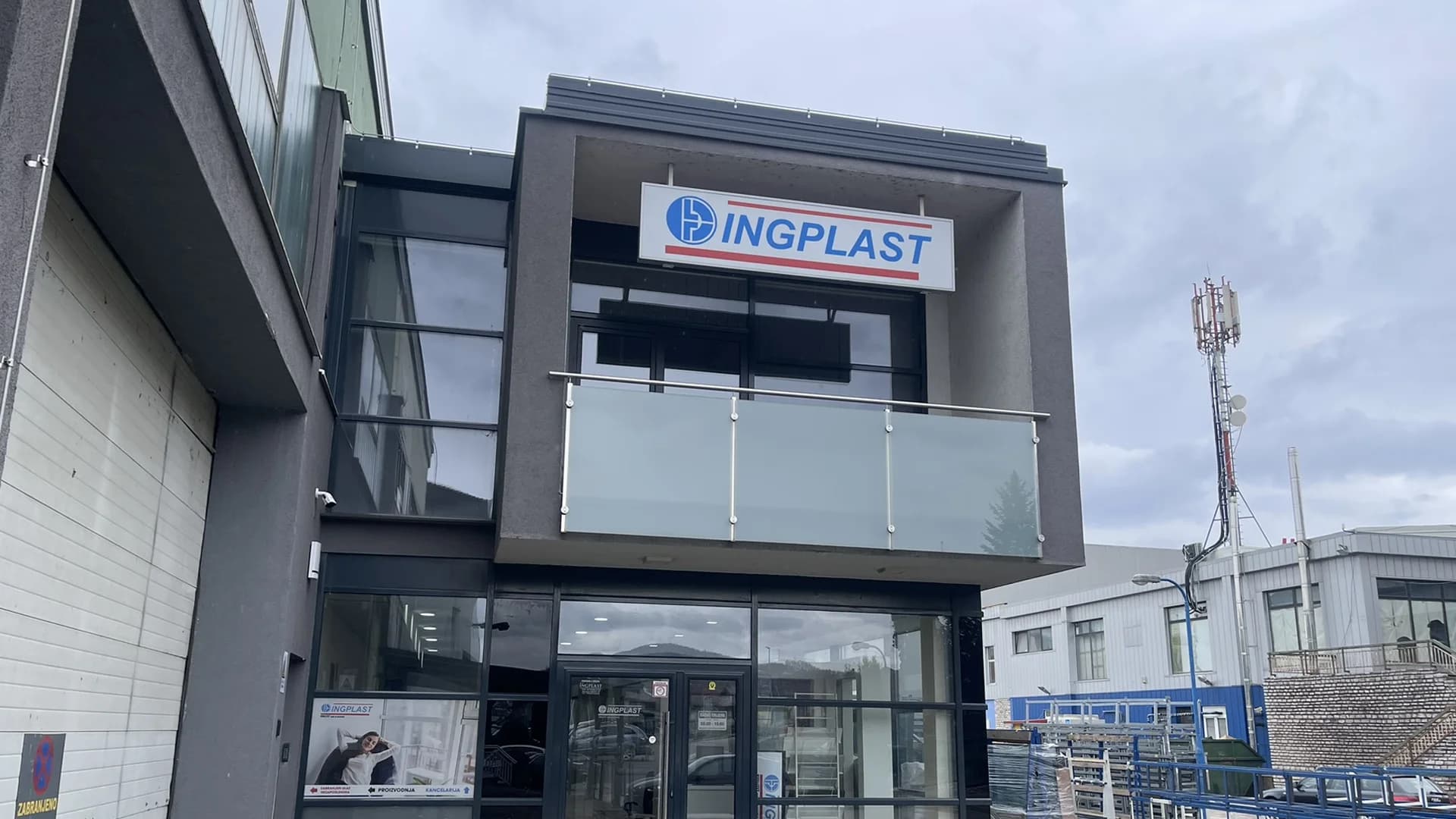 Stručnjaci Ingplasta tijekom ugradnje prozora